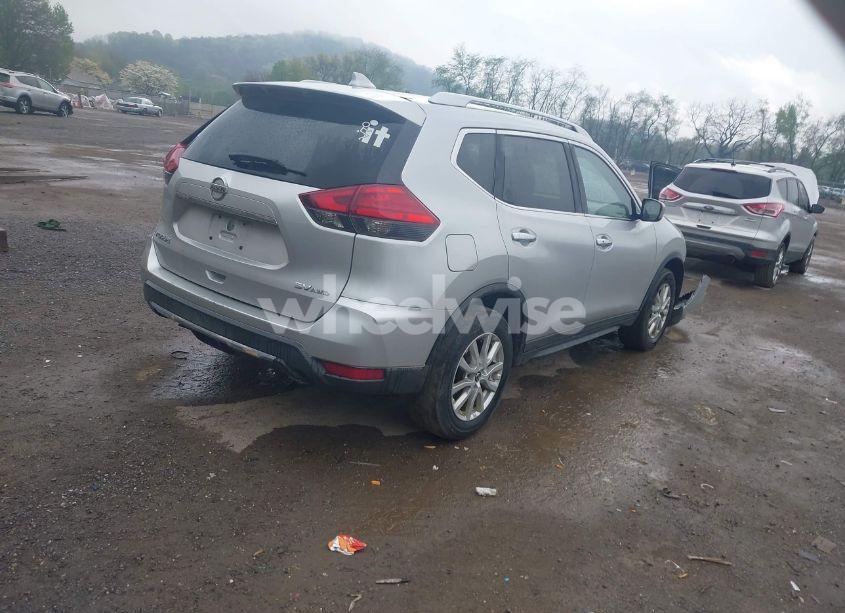 Photo 4 of 2017 Nissan Rogue SV (VIN KNMAT2MV5HP552643)