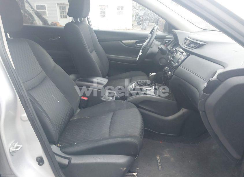 Photo 5 of 2017 Nissan Rogue SV (VIN KNMAT2MV5HP552643)