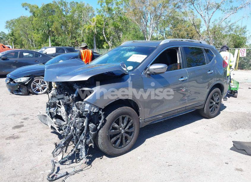 Photo 2 of 2018 Nissan Rogue SV (VIN KNMAT2MV5JP561638)