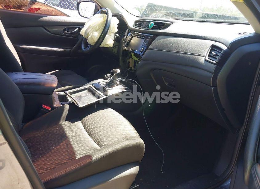 Photo 5 of 2018 Nissan Rogue SV (VIN KNMAT2MV5JP561638)