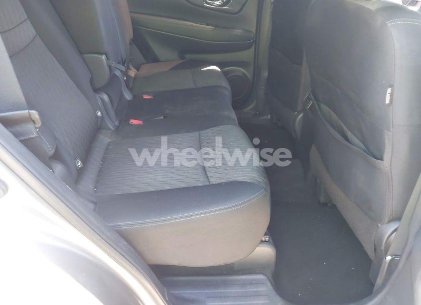 Photo 8 of 2018 Nissan Rogue SV (VIN KNMAT2MV5JP561638)