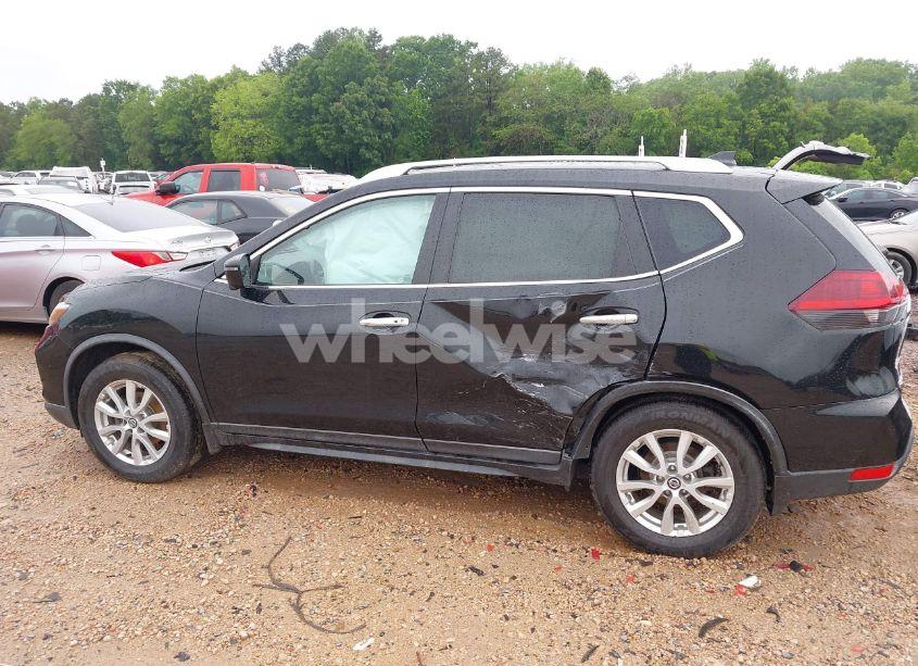 Photo 14 of 2018 Nissan Rogue SV (VIN KNMAT2MV5JP610322)
