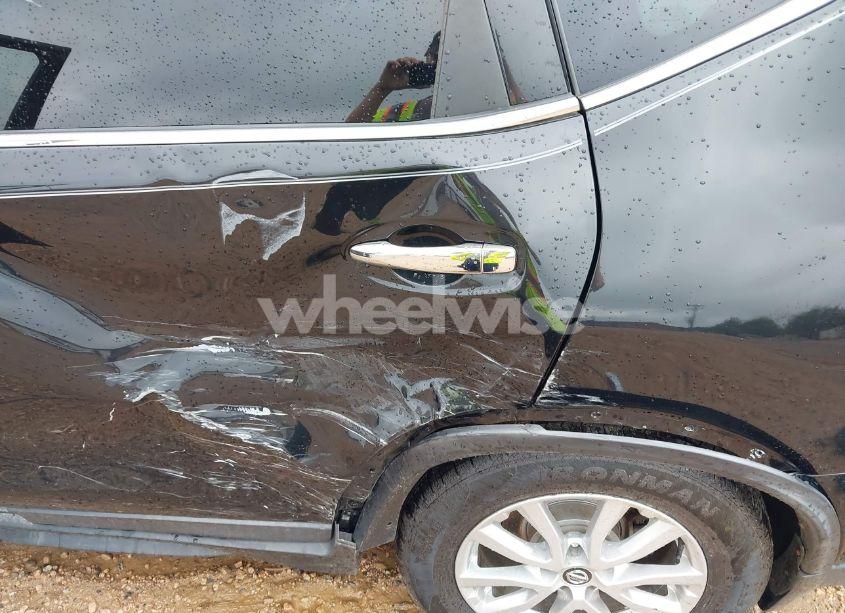 Photo 6 of 2018 Nissan Rogue SV (VIN KNMAT2MV5JP610322)