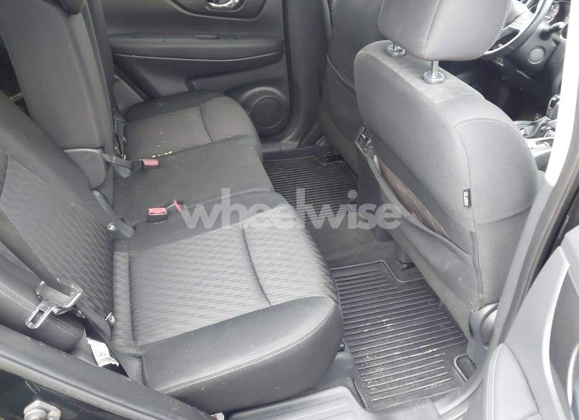 Photo 8 of 2018 Nissan Rogue SV (VIN KNMAT2MV5JP610322)