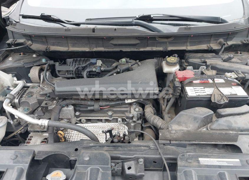 Photo 10 of 2018 Nissan Rogue SV (VIN KNMAT2MV5JP621983)