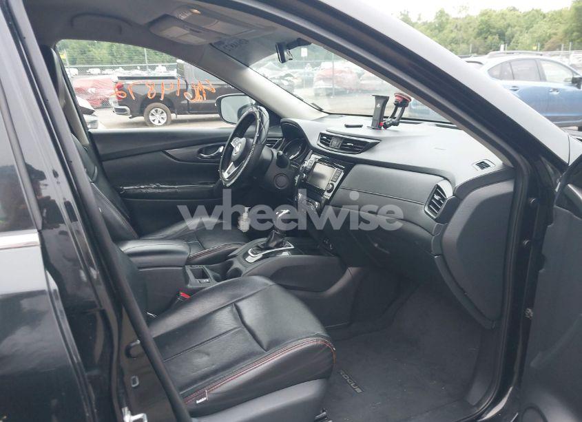 Photo 5 of 2018 Nissan Rogue SV (VIN KNMAT2MV5JP621983)