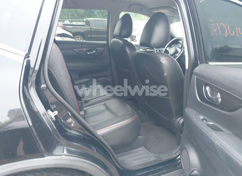 Photo 8 of 2018 Nissan Rogue SV (VIN KNMAT2MV5JP621983)