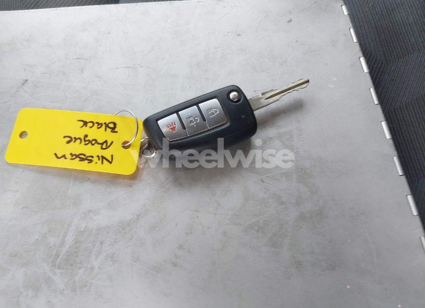 Photo 11 of 2016 Nissan Rogue S (VIN KNMAT2MV6GP729800)