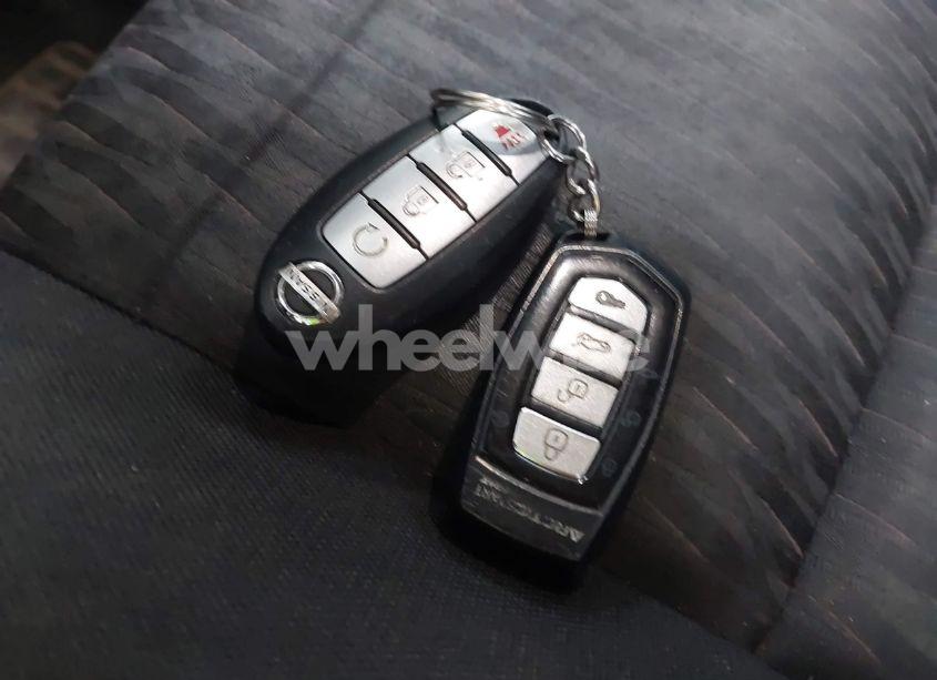 Photo 11 of 2017 Nissan Rogue SV (VIN KNMAT2MV6HP521935)