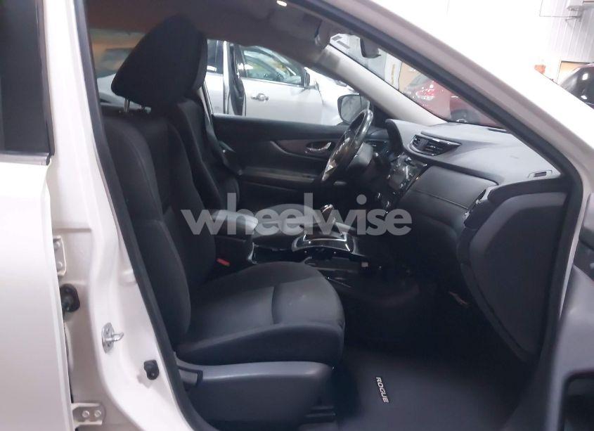 Photo 5 of 2017 Nissan Rogue SV (VIN KNMAT2MV6HP521935)