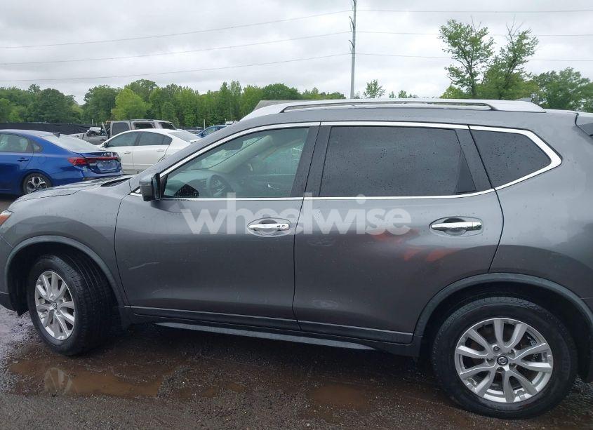 Photo 14 of 2017 Nissan Rogue SV (VIN KNMAT2MV6HP619038)