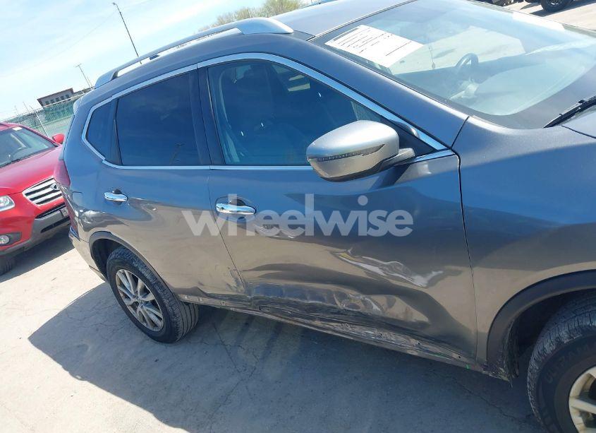 Photo 13 of 2018 Nissan Rogue SV (VIN KNMAT2MV6JP569246)