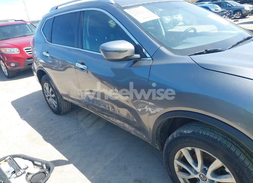 Photo 6 of 2018 Nissan Rogue SV (VIN KNMAT2MV6JP569246)