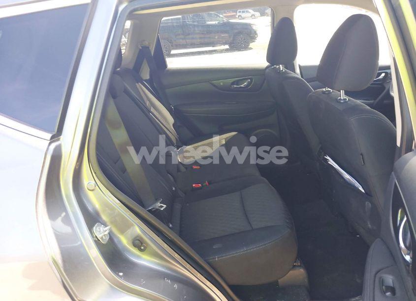 Photo 8 of 2018 Nissan Rogue SV (VIN KNMAT2MV6JP569246)