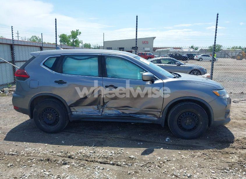 Photo 13 of 2019 Nissan Rogue S (VIN KNMAT2MV6KP505063)