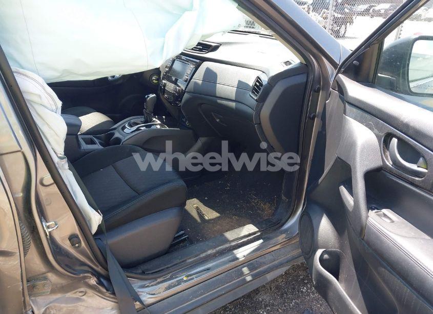 Photo 5 of 2019 Nissan Rogue S (VIN KNMAT2MV6KP505063)