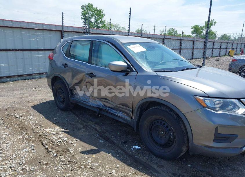Photo 6 of 2019 Nissan Rogue S (VIN KNMAT2MV6KP505063)