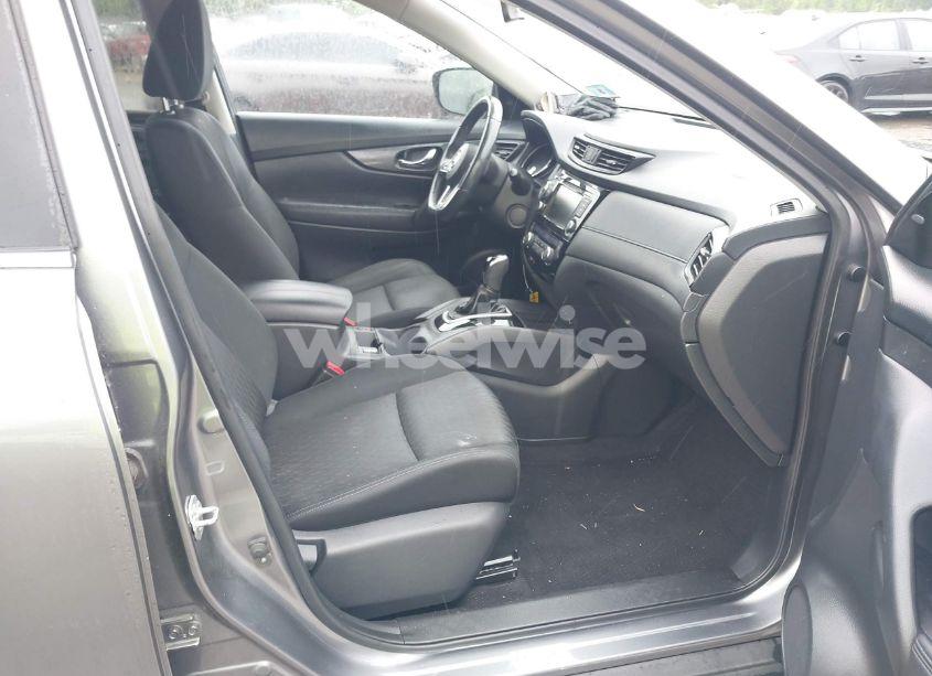 Photo 5 of 2018 Nissan Rogue SV (VIN KNMAT2MV7JP551094)