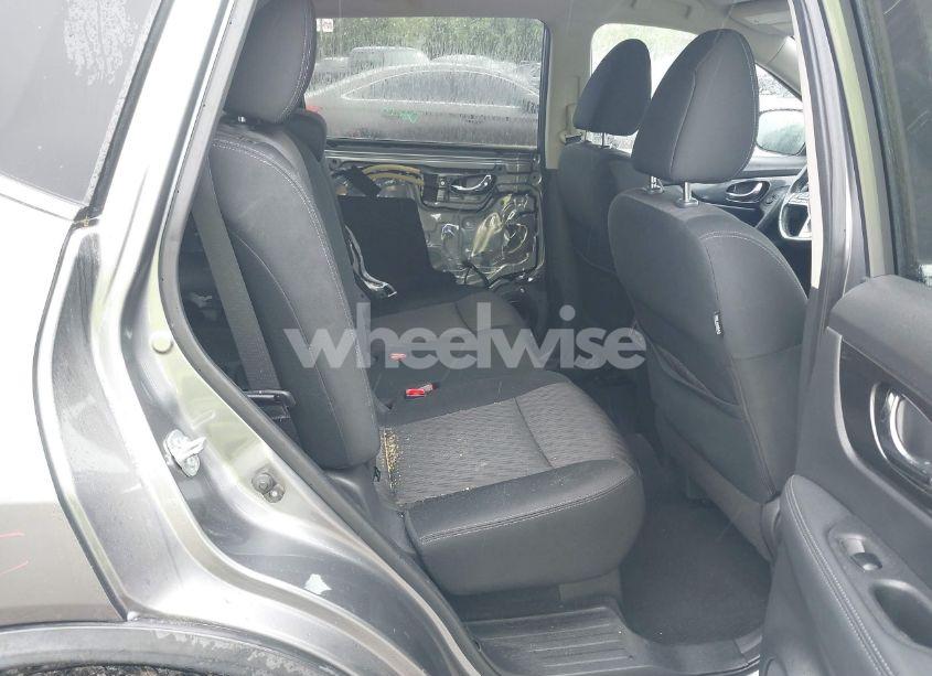 Photo 8 of 2018 Nissan Rogue SV (VIN KNMAT2MV7JP551094)