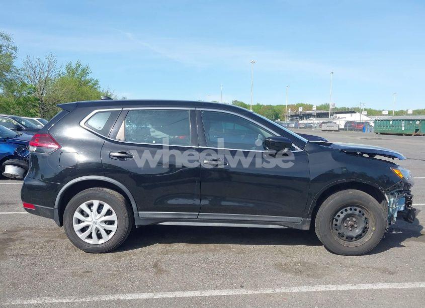 Photo 13 of 2018 Nissan Rogue S (VIN KNMAT2MV7JP556358)