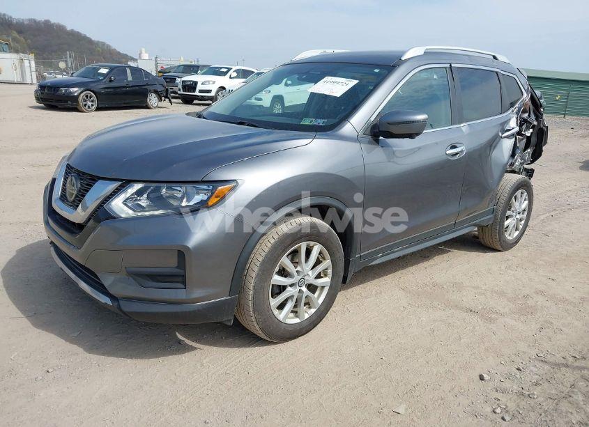 Photo 2 of 2018 Nissan Rogue SV (VIN KNMAT2MV7JP557753)