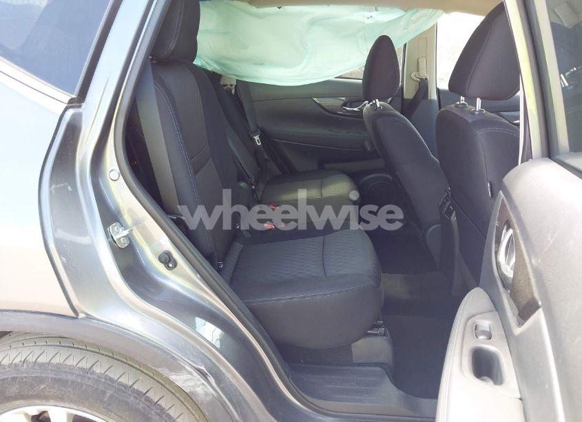 Photo 8 of 2018 Nissan Rogue SV (VIN KNMAT2MV7JP557753)