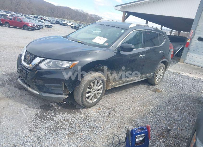 Photo 2 of 2018 Nissan Rogue SV (VIN KNMAT2MV7JP559678)