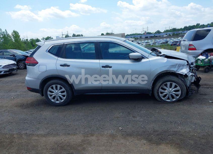 Photo 13 of 2018 Nissan Rogue S (VIN KNMAT2MV7JP571541)