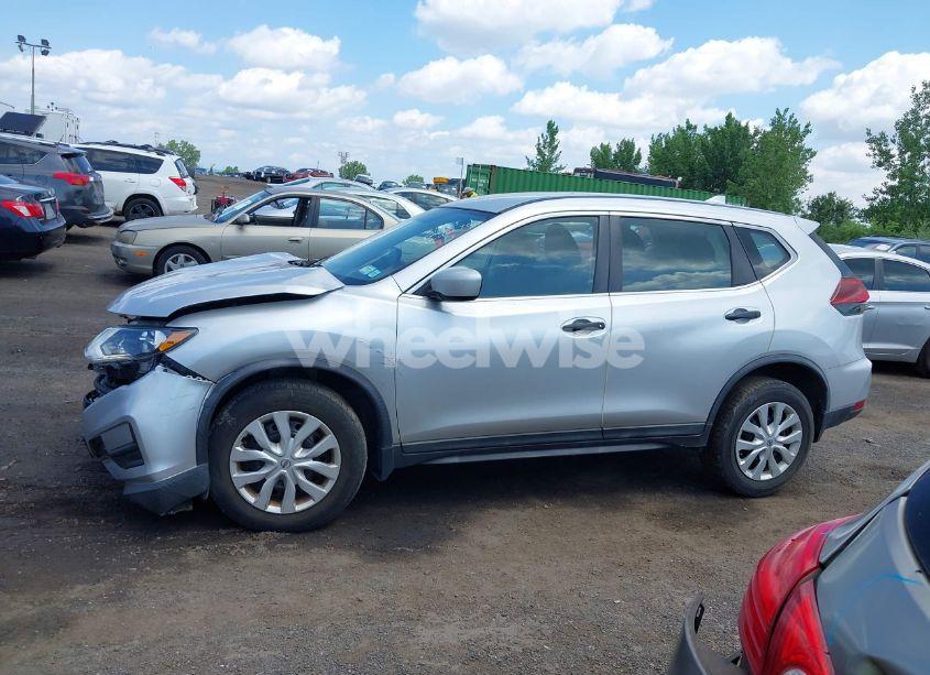 Photo 14 of 2018 Nissan Rogue S (VIN KNMAT2MV7JP571541)