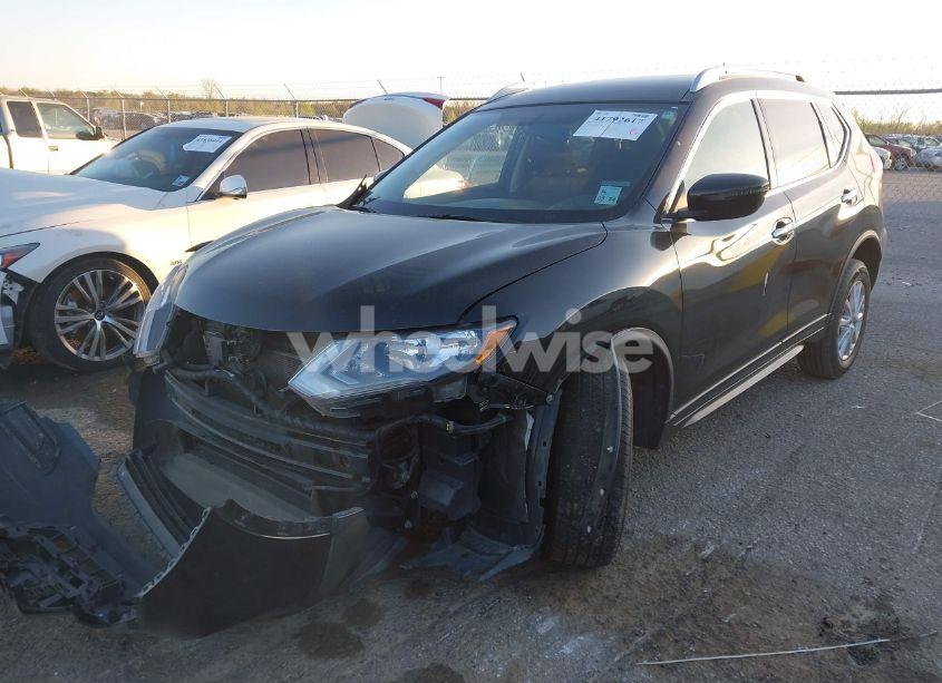 Photo 2 of 2018 Nissan Rogue SV (VIN KNMAT2MV7JP611584)