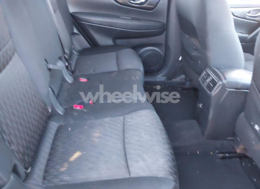 Photo 8 of 2018 Nissan Rogue SV (VIN KNMAT2MV7JP611584)