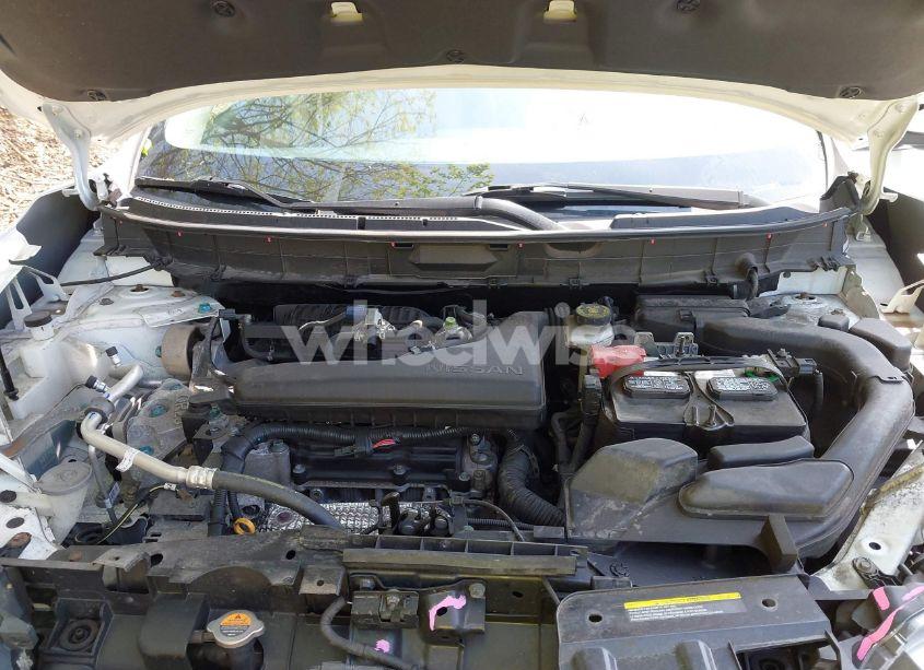 Photo 10 of 2018 Nissan Rogue SV (VIN KNMAT2MV8JP569720)