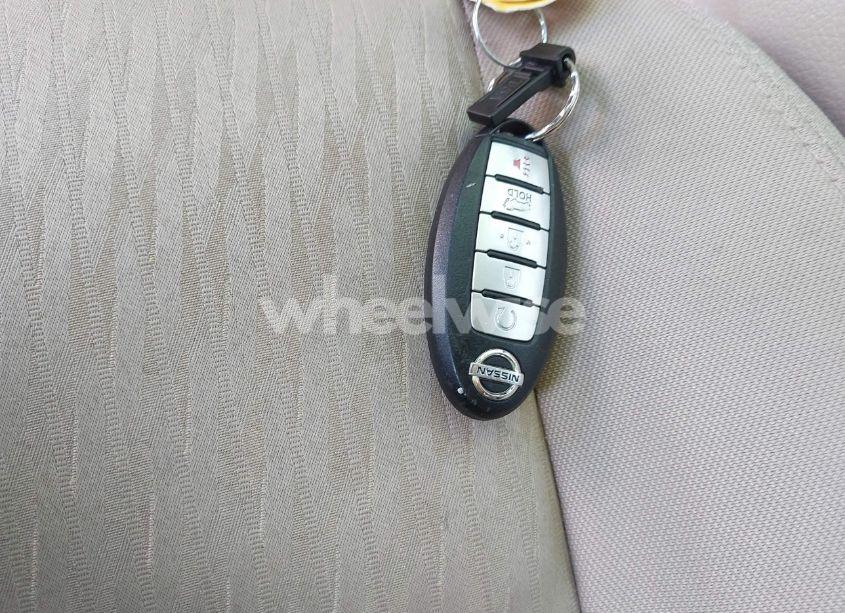 Photo 11 of 2018 Nissan Rogue SV (VIN KNMAT2MV8JP569720)