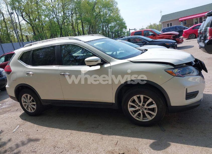 Photo 13 of 2018 Nissan Rogue SV (VIN KNMAT2MV8JP569720)