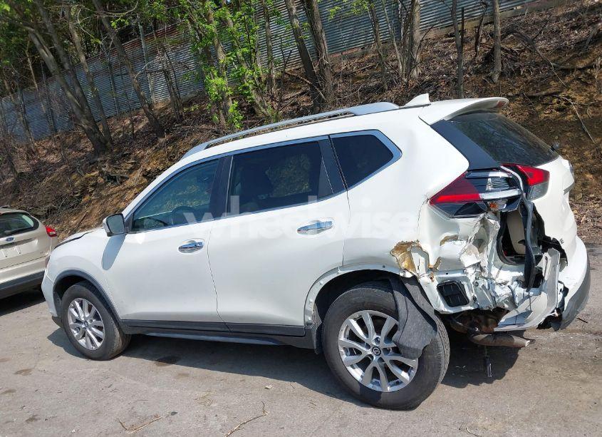 Photo 14 of 2018 Nissan Rogue SV (VIN KNMAT2MV8JP569720)