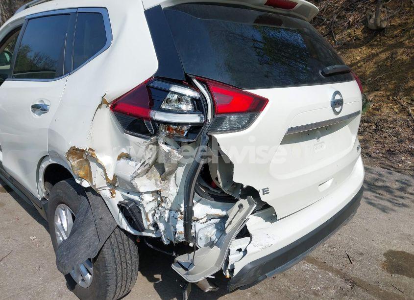 Photo 17 of 2018 Nissan Rogue SV (VIN KNMAT2MV8JP569720)