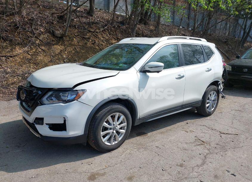 Photo 2 of 2018 Nissan Rogue SV (VIN KNMAT2MV8JP569720)