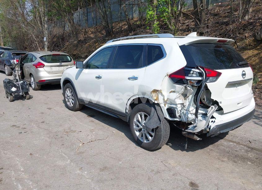 Photo 3 of 2018 Nissan Rogue SV (VIN KNMAT2MV8JP569720)