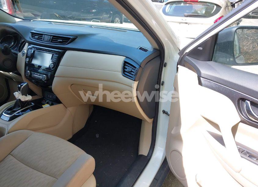 Photo 5 of 2018 Nissan Rogue SV (VIN KNMAT2MV8JP569720)