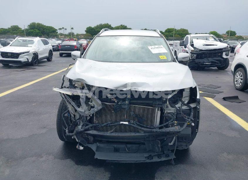 Photo 13 of 2017 Nissan Rogue SV (VIN KNMAT2MV9HP552905)