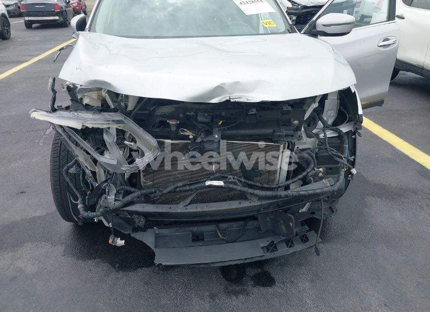 Photo 6 of 2017 Nissan Rogue SV (VIN KNMAT2MV9HP552905)