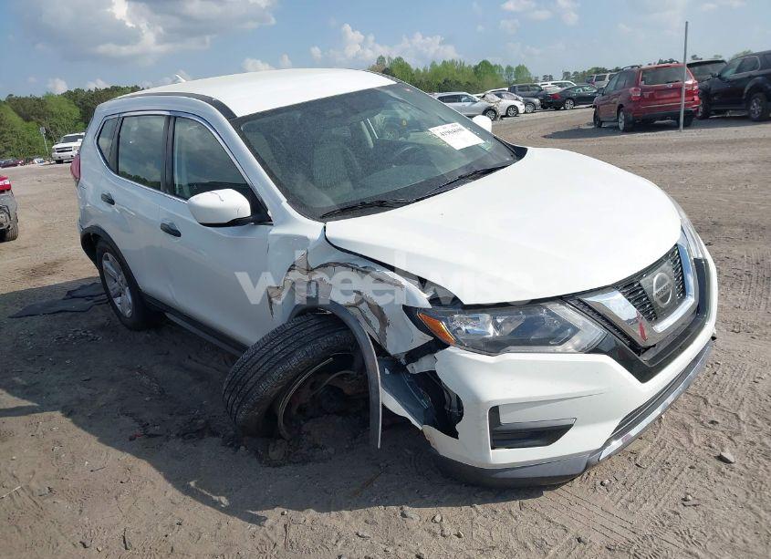 2017 Nissan Rogue S (VIN KNMAT2MV9HP613184) main photo