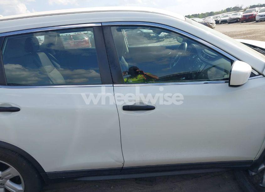 Photo 13 of 2017 Nissan Rogue S (VIN KNMAT2MV9HP613184)