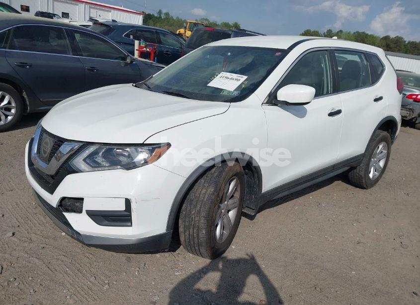 Photo 2 of 2017 Nissan Rogue S (VIN KNMAT2MV9HP613184)