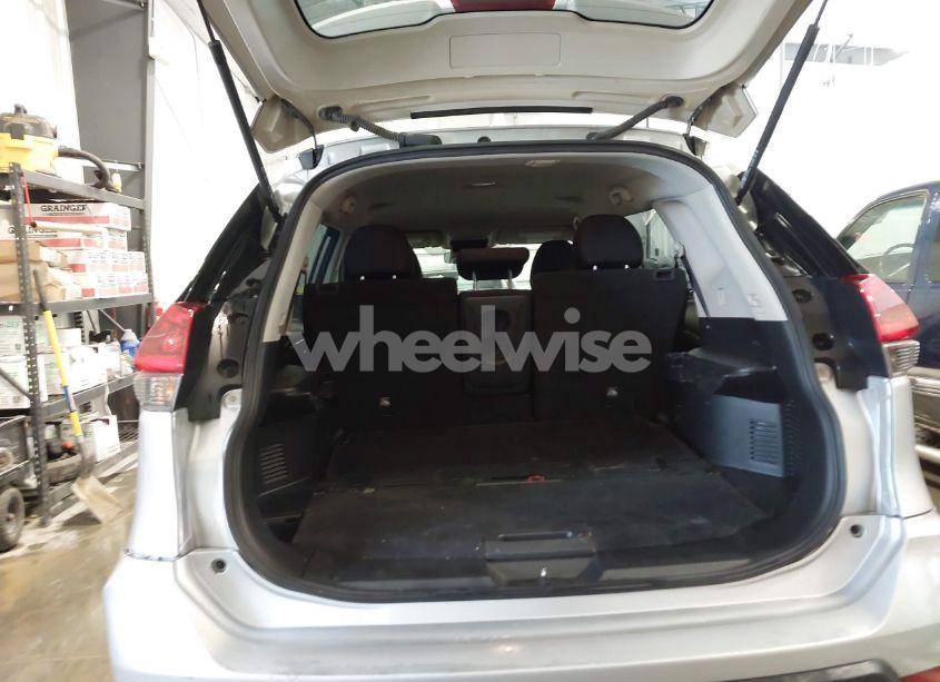 Photo 18 of 2018 Nissan Rogue S (VIN KNMAT2MV9JP514712)