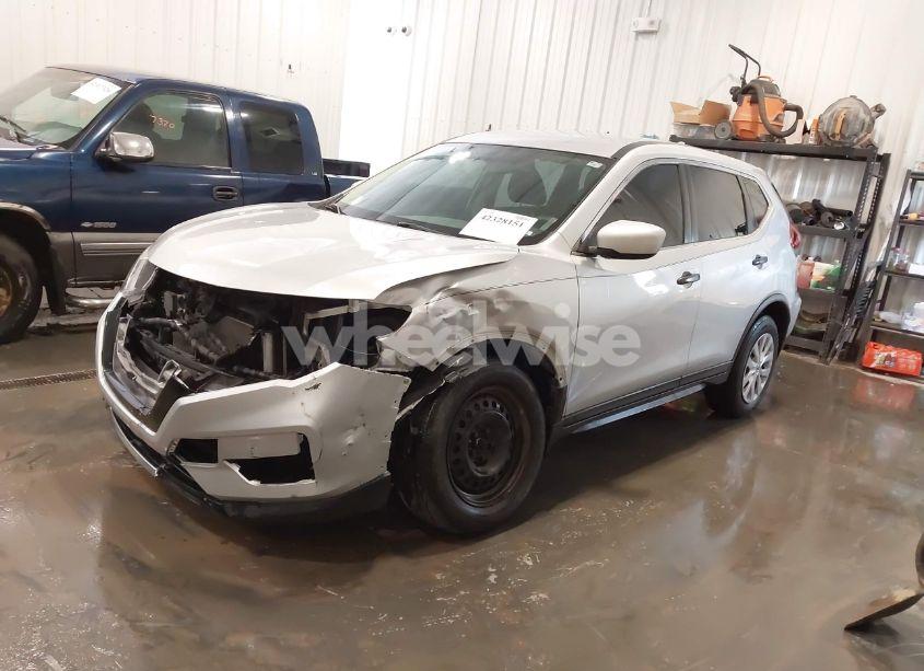 Photo 2 of 2018 Nissan Rogue S (VIN KNMAT2MV9JP514712)