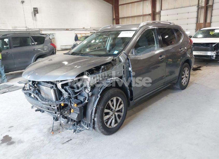 Photo 2 of 2018 Nissan Rogue SV (VIN KNMAT2MV9JP574926)