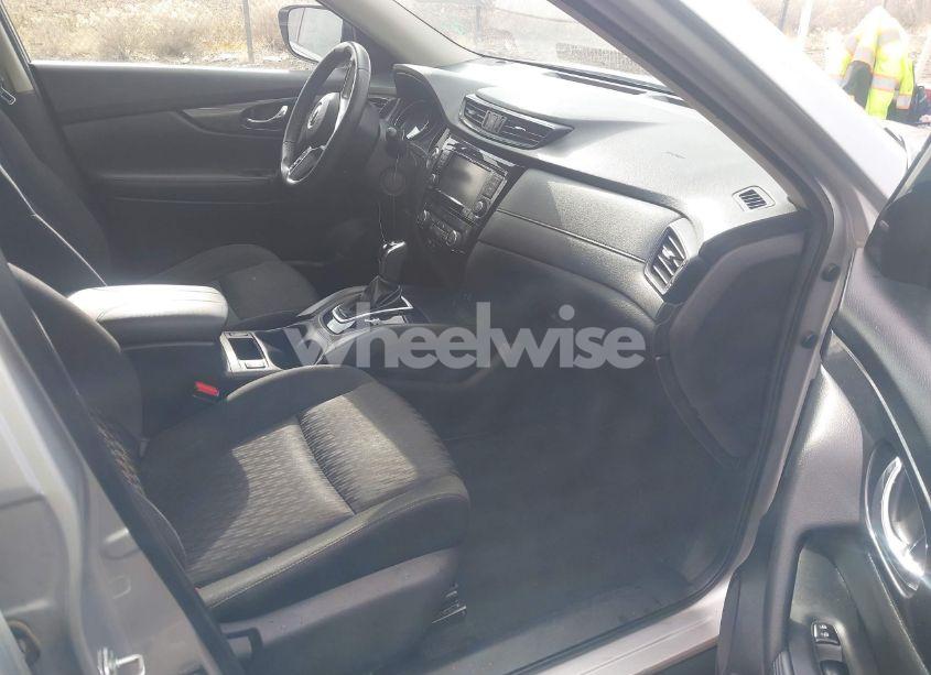 Photo 5 of 2019 Nissan Rogue SV (VIN KNMAT2MV9KP538364)