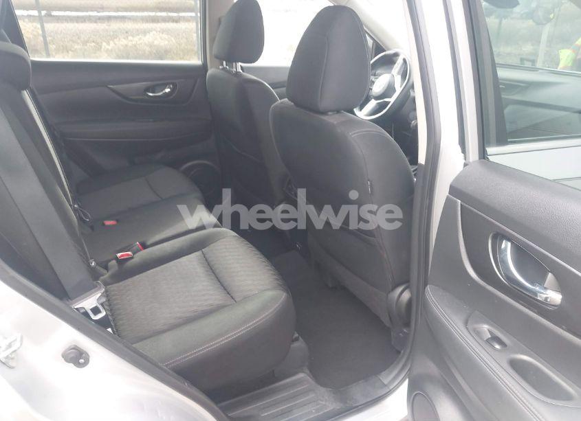 Photo 8 of 2019 Nissan Rogue SV (VIN KNMAT2MV9KP538364)