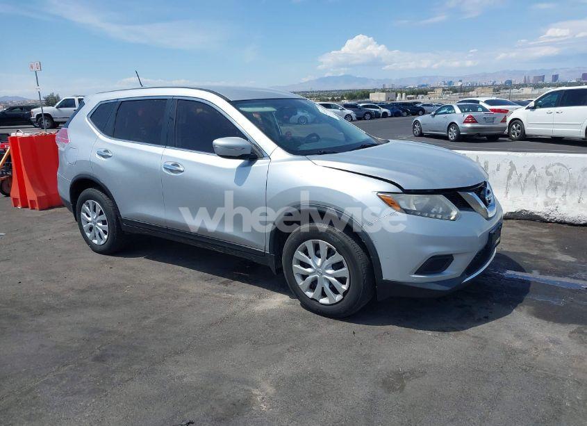 2015 Nissan Rogue S (VIN KNMAT2MVXFP586722) main photo